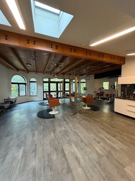 More Photos Of 419 York Rd, New Hope Freestanding For Sale