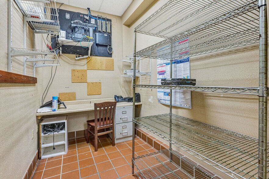 More Photos Of 920 Loveland-Madeira Rd, Loveland Storefront For Lease
