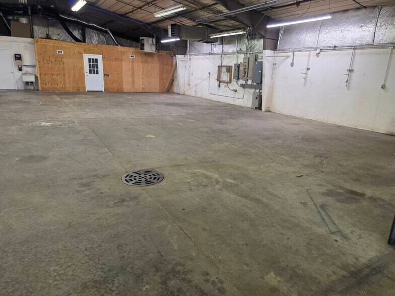 More Photos Of 1115 Commercial Ave, Reedsburg Service For Lease