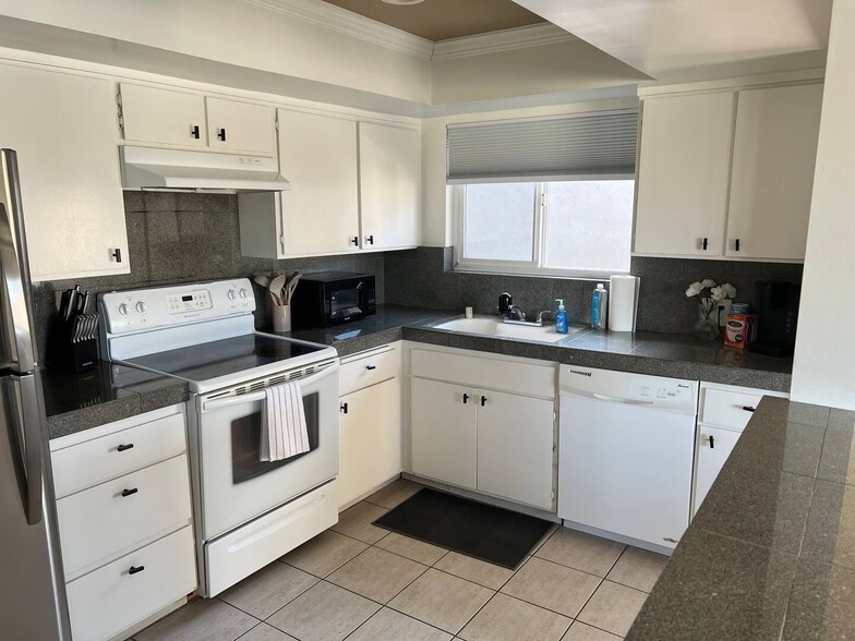 More Photos Of 332 Culver Blvd, Playa Del Rey Apartments For Sale