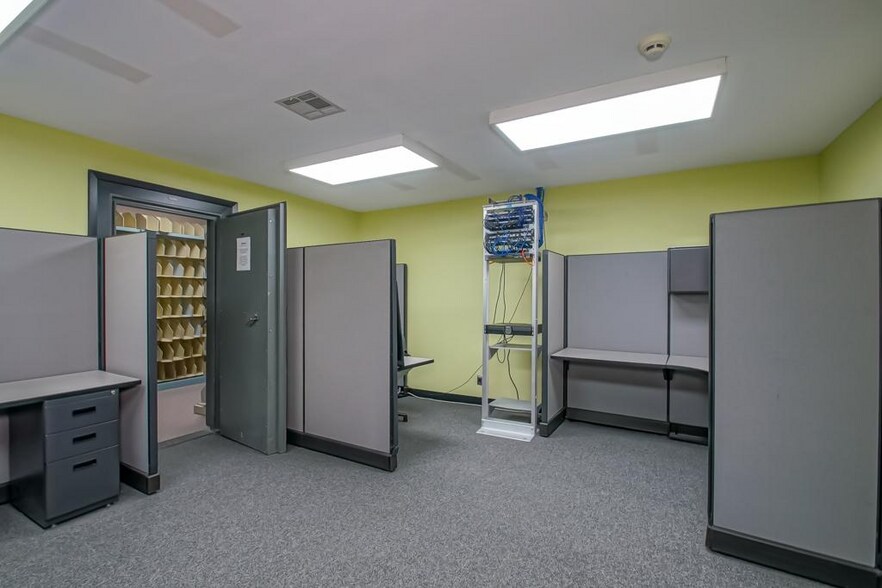 More Photos Of 805 Robin St/ 406 Airline Hwy, La Place Office For Sale