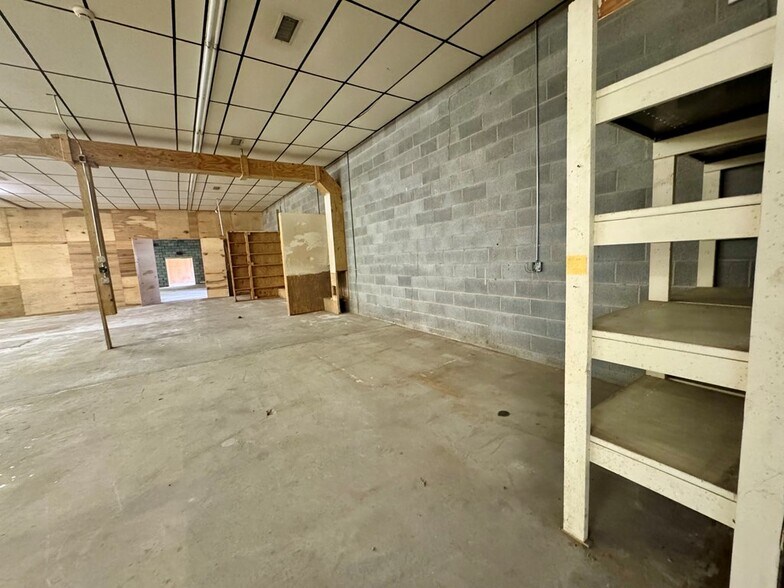 More Photos Of 868 State Route 3 and 12, Hinton Flex For Sale