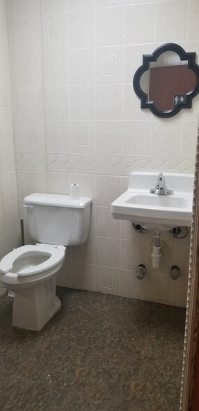 More Photos Of 2127 1st Ave, New York General Retail For Lease