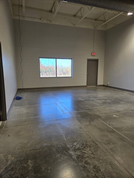 More Photos Of 1180 Devin Dr, Norton Shores Manufacturing For Lease