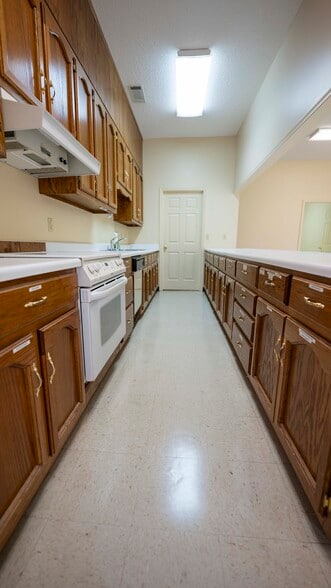 More Photos Of 123 N 5th St, Cochran Religious Facility For Sale