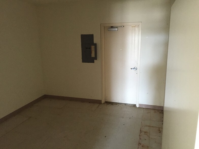 More Photos Of 21651 W Manning Ave, San Joaquin Unknown For Lease