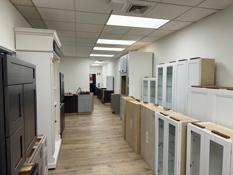 More Photos Of 5731 General Washington Dr, Alexandria Distribution For Sale