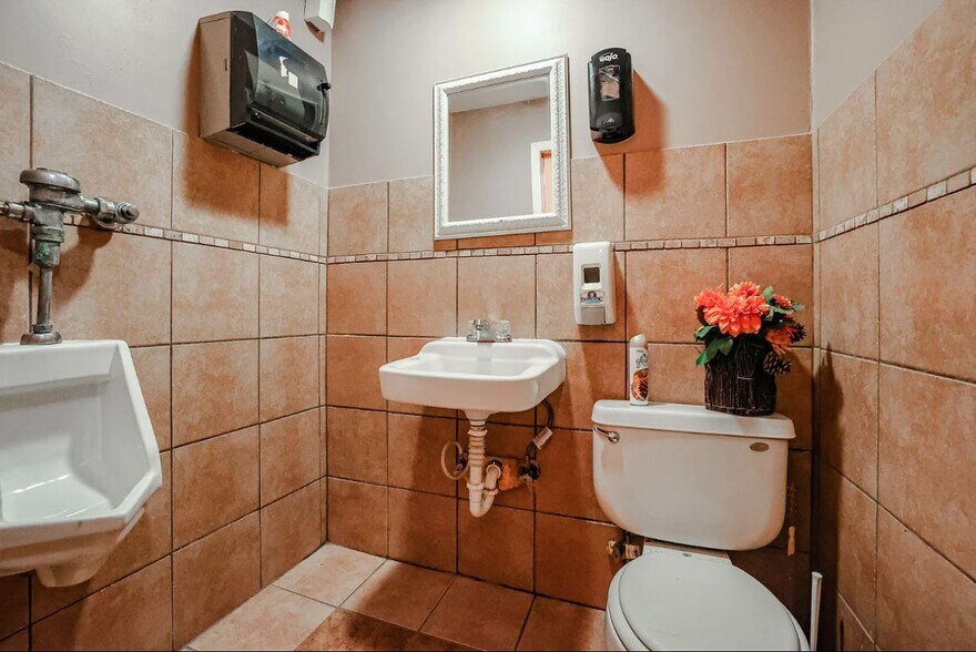 More Photos Of 208-212 Main St, West Chicago General Retail For Sale