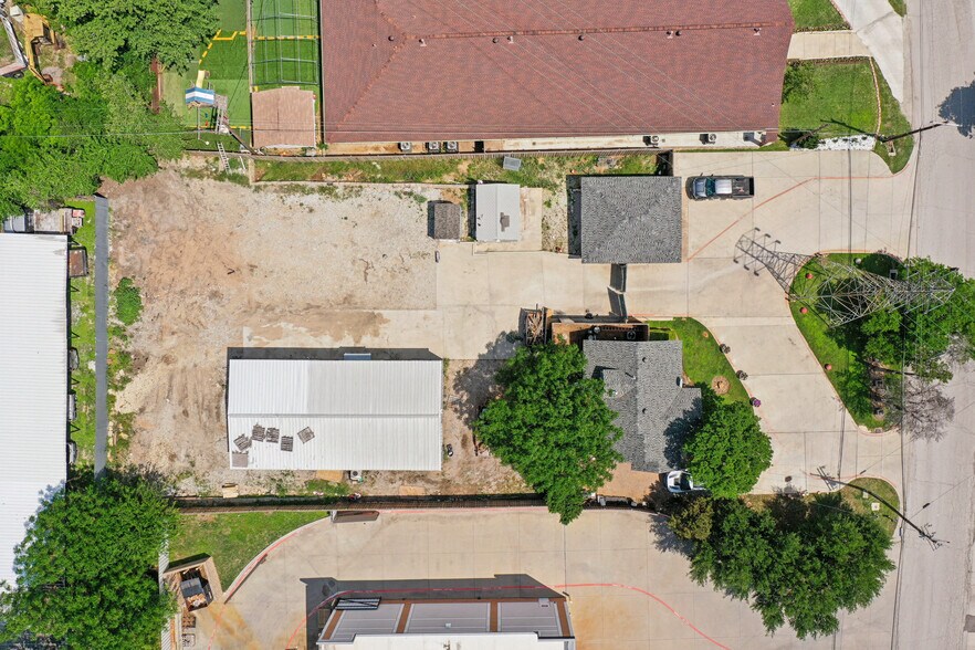 More Photos Of 2423 Hinton Dr, Irving Warehouse For Lease