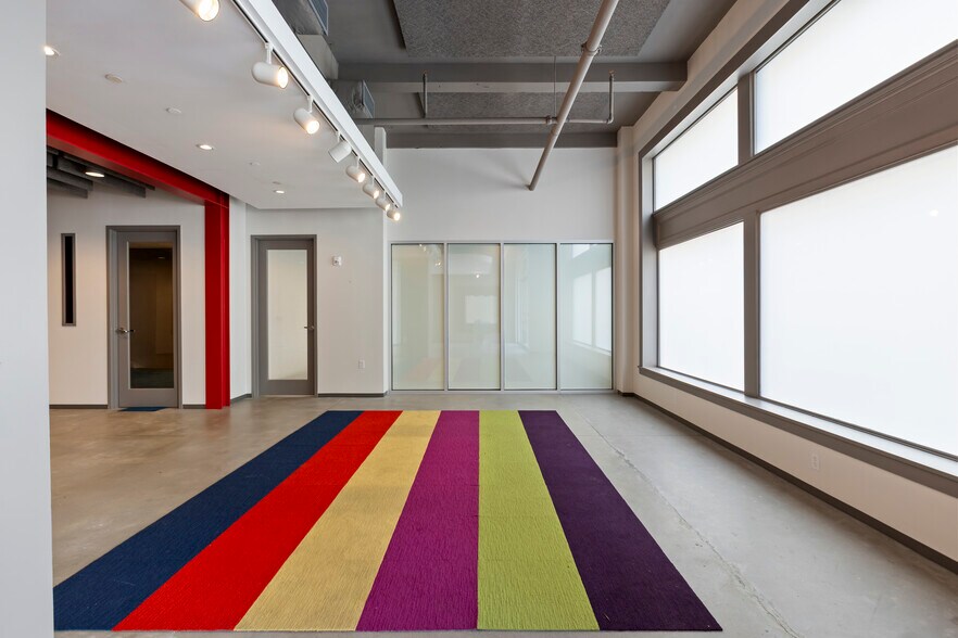 More Photos Of 640 Magazine St, New Orleans Hospitality For Lease