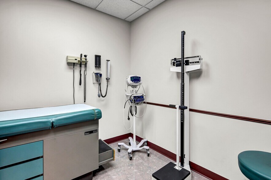 More Photos Of 1511 Northway Dr, Saint Cloud Medical For Sale