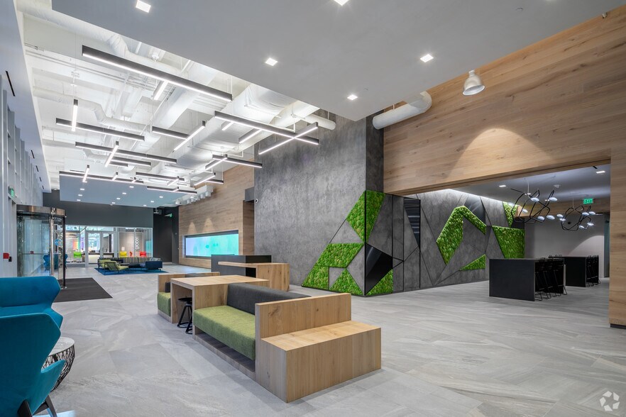 More Photos Of 10 10th St, Atlanta Office For Lease