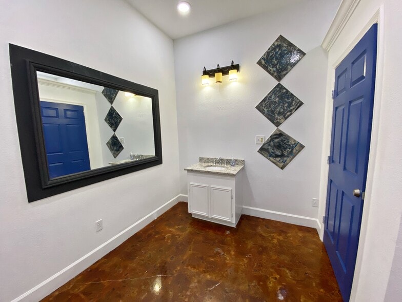 More Photos Of 619 Jackson Ave, Pasadena Storefront Retail Office For Sale