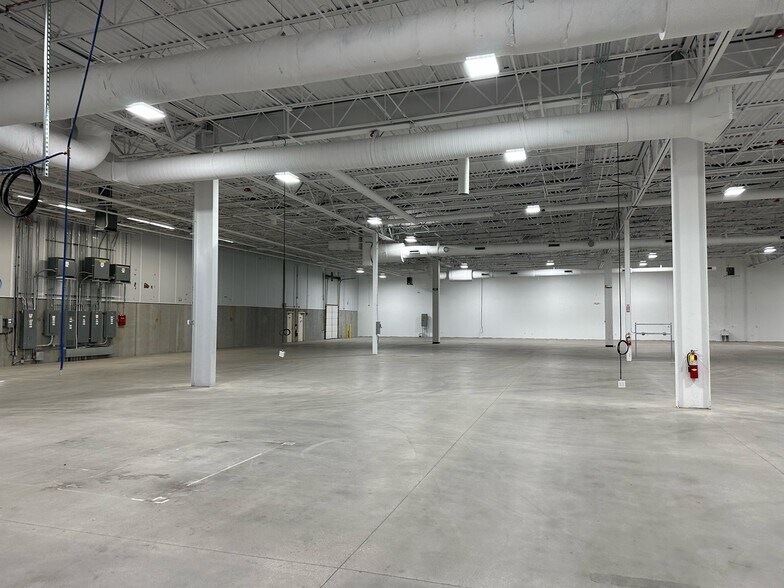 More Photos Of 8816-8840 Beckett Rd, West Chester Warehouse For Lease