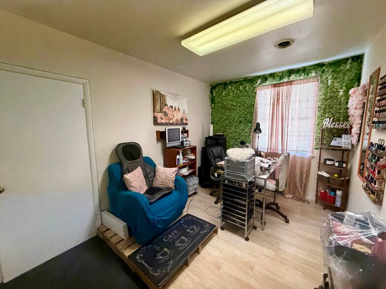 More Photos Of 5209 York Rd, Baltimore Office For Sale