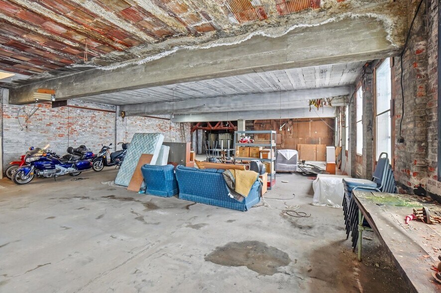 More Photos Of 134 W Court St, Washington Court House General Retail For Sale