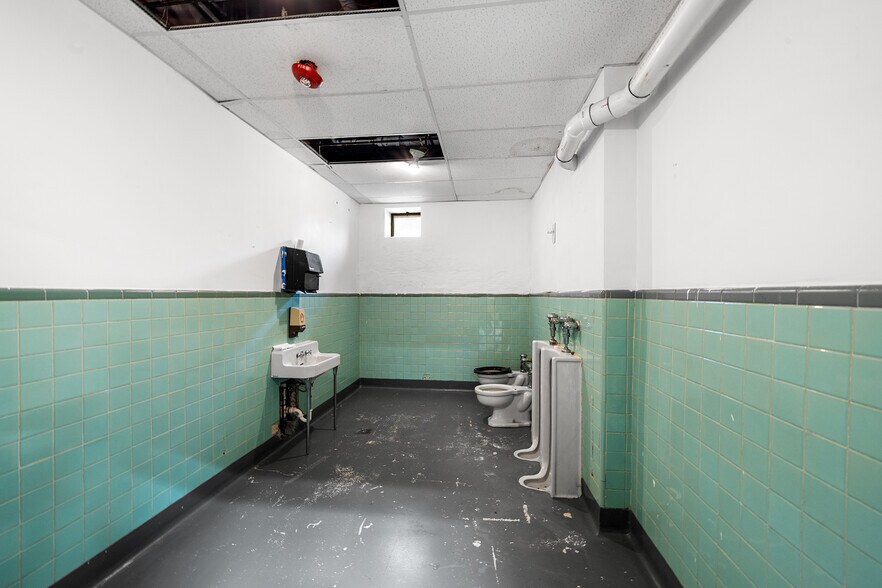 More Photos Of 379 Cherry St, Pottstown Flex For Lease