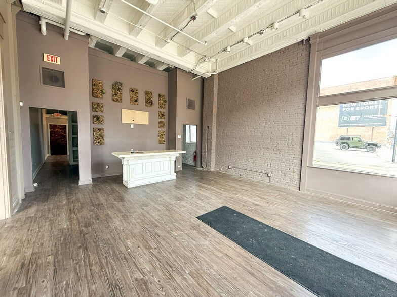 More Photos Of 275 S 4th St, Columbus Apartments For Sale