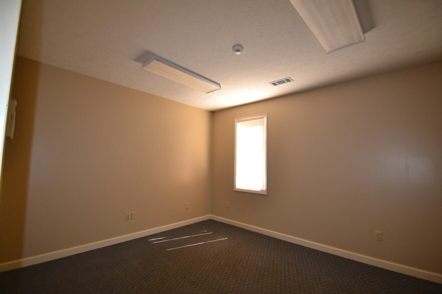 More Photos Of 6531 Effingham Way, Columbus Office For Lease