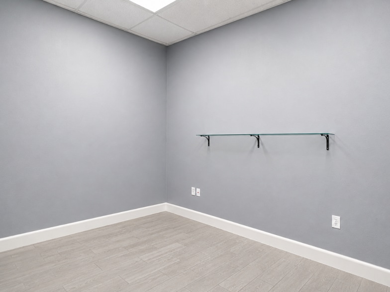 More Photos Of 7002 S Staples St, Corpus Christi Storefront Retail Office For Lease