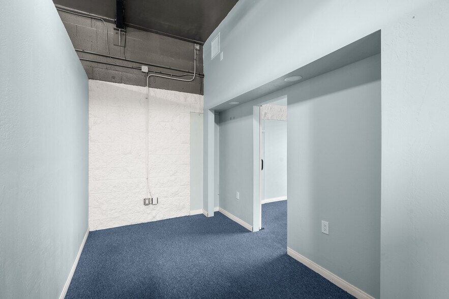 More Photos Of 8020 Ronson Rd, San Diego Warehouse For Lease