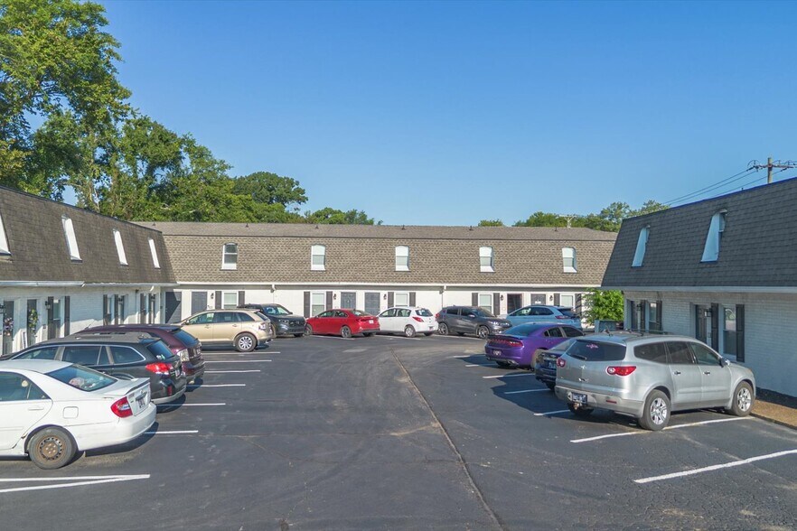Primary Photo Of 324 Walton Ferry Rd, Hendersonville Apartments For Sale