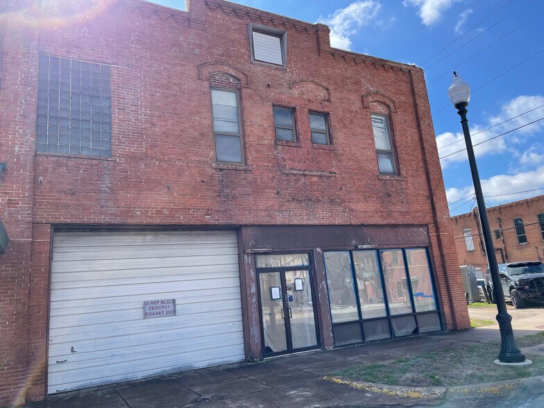 More Photos Of 113 E Wm J Bryan Pky, Bryan Storefront For Lease