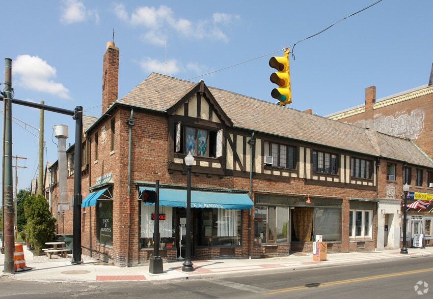 More Photos Of 2563-2573 N High St, Columbus Storefront Retail Residential For Lease