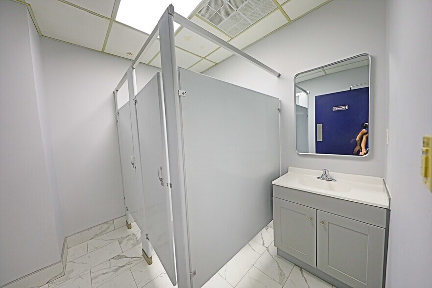 More Photos Of 999 Willow Grove St, Hackettstown Warehouse For Lease