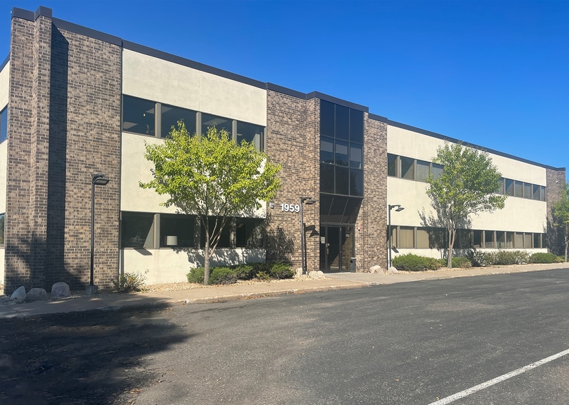 More Photos Of 1959 Sloan Pl N, Maplewood Office For Lease