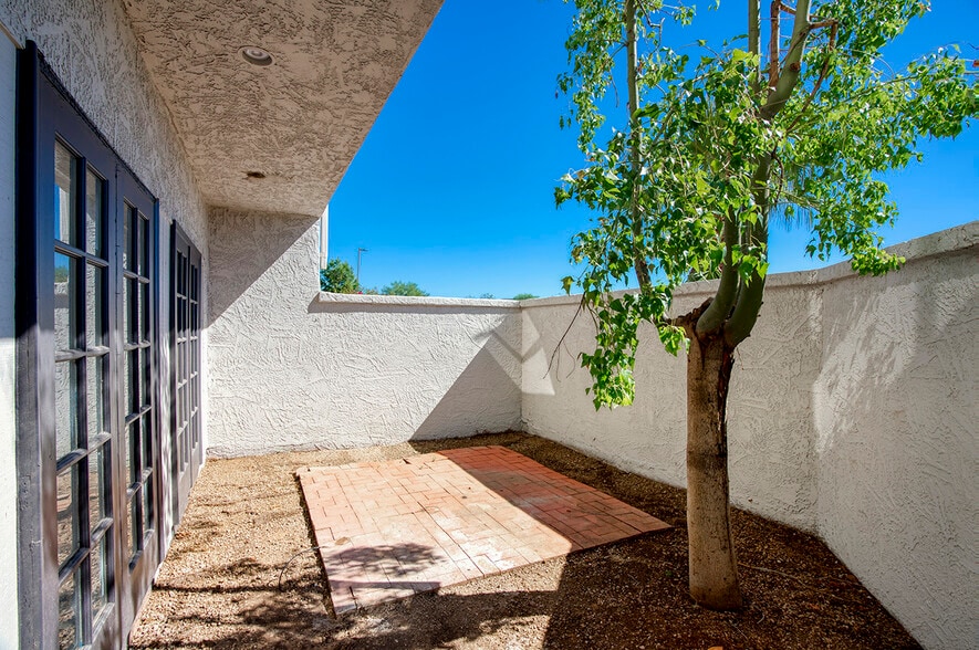 More Photos Of 8160 E Butherus Dr, Scottsdale Office For Sale