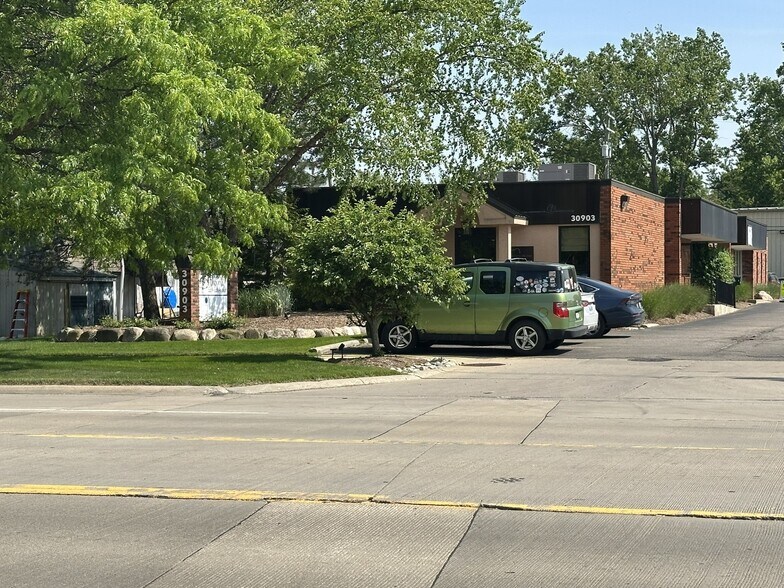 More Photos Of 30903 W 10 Mile Rd, Farmington Hills Medical For Lease