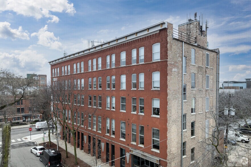 More Photos Of 1300 W Belmont Ave, Chicago Medical For Lease