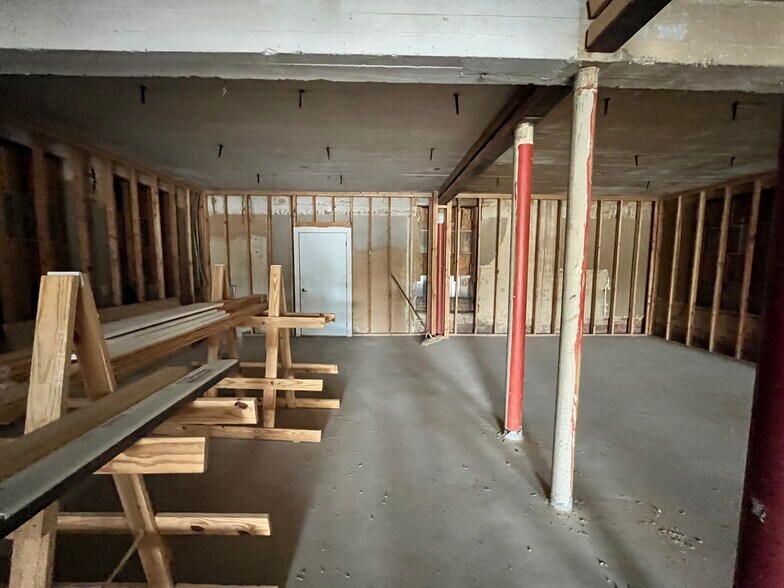 More Photos Of 311 S Locust St, Denton Freestanding For Lease