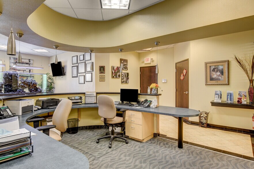 More Photos Of 8867 W Flamingo Rd, Las Vegas Office For Sale