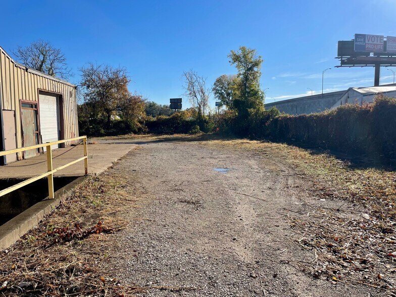 More Photos Of 105 N 9th Ave, Evansville Warehouse For Sale