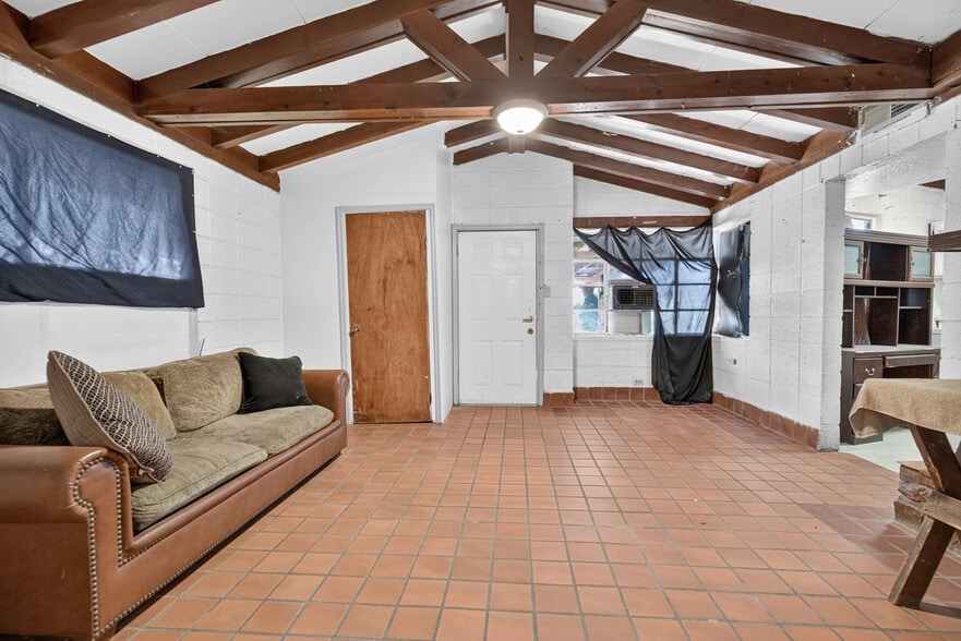 More Photos Of 611 W Main St, Fabens Apartments For Sale