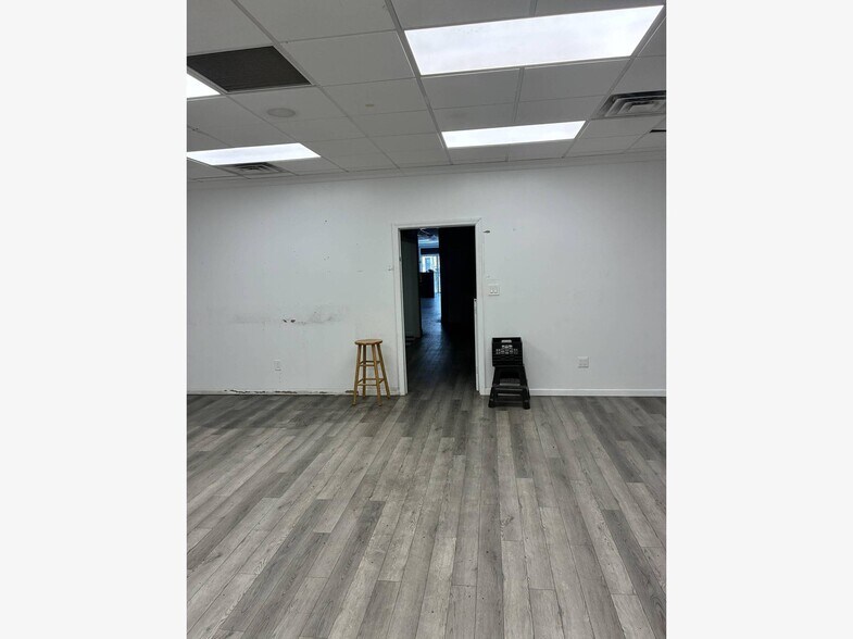More Photos Of 4022 Hylan Blvd, Staten Island Storefront Retail Residential For Lease
