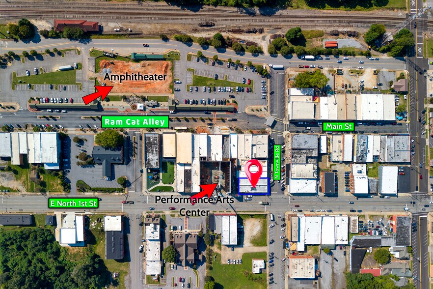 More Photos Of 124 N Townville St, Seneca Storefront For Sale