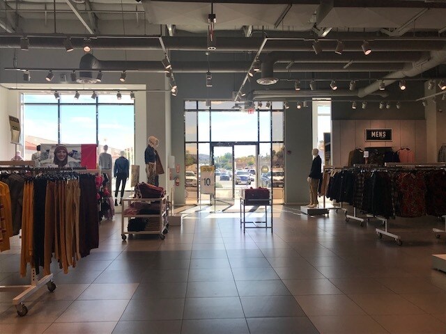 More Photos Of 250 W Mariposa Rd, Nogales General Retail For Lease