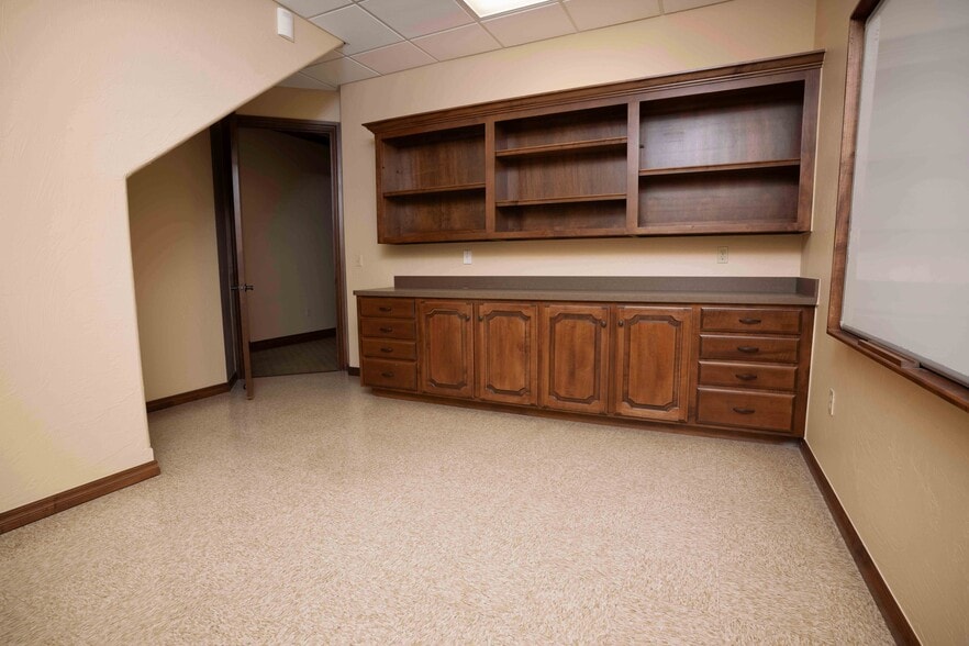 More Photos Of 908 SW 107th St, Oklahoma City Medical For Lease