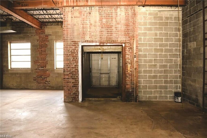 More Photos Of 3539-3549 Main St, Weirton Flex For Lease