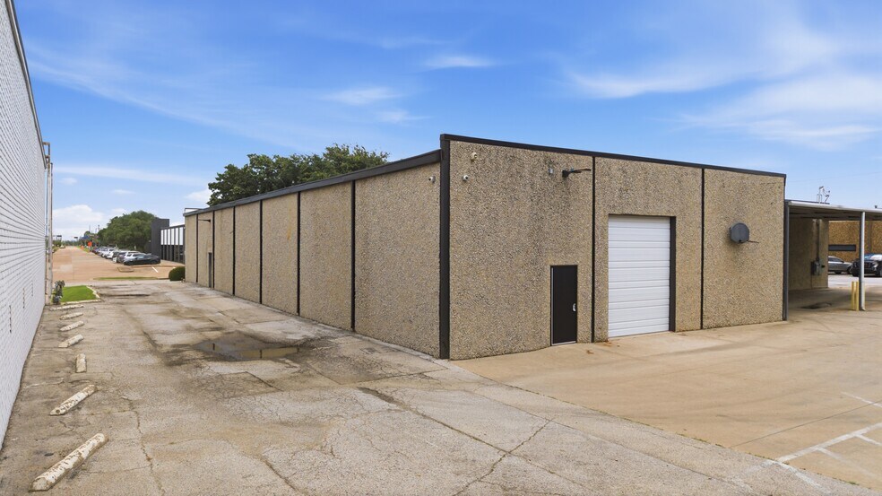 More Photos Of 3130-3140 Towerwood Dr, Farmers Branch Light Manufacturing For Lease