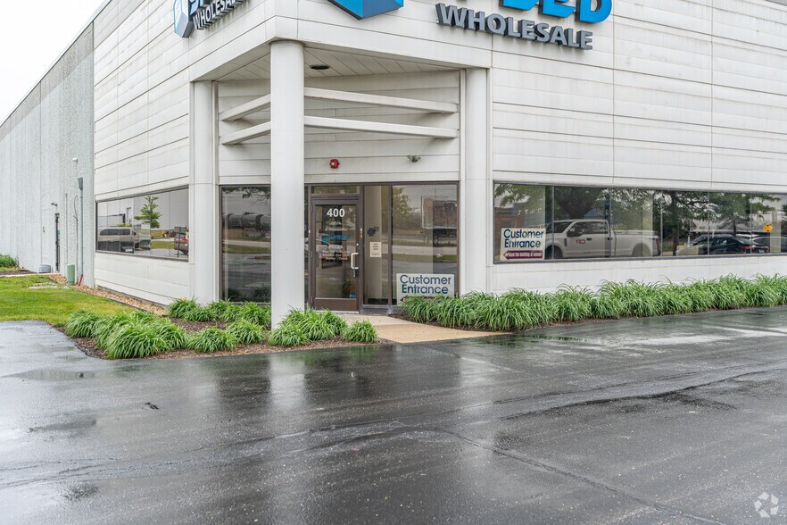 More Photos Of 400-440 N York Rd, Bensenville Warehouse For Lease