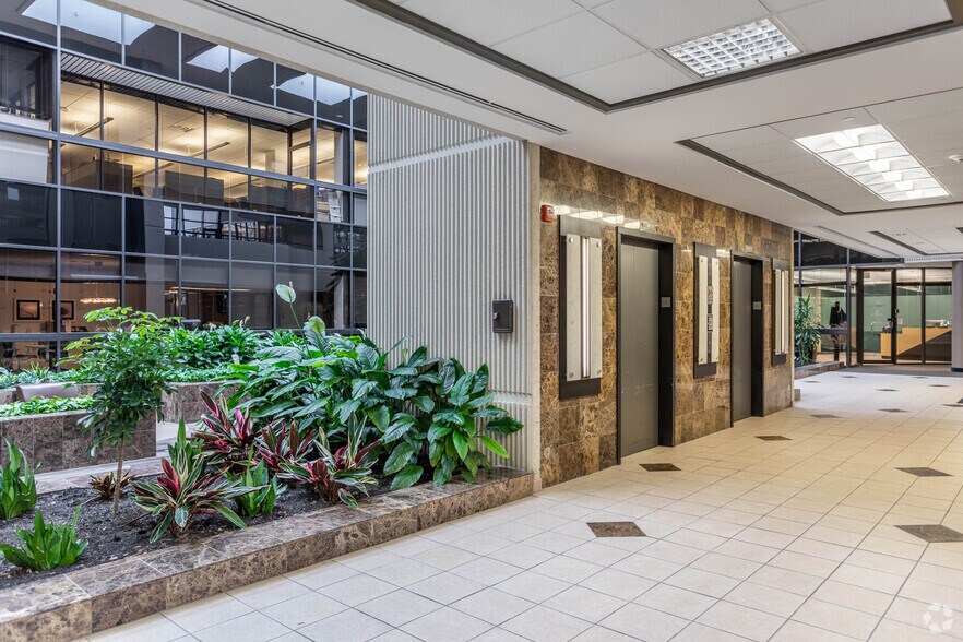 More Photos Of 100 E Campus View Blvd, Columbus Unknown For Lease