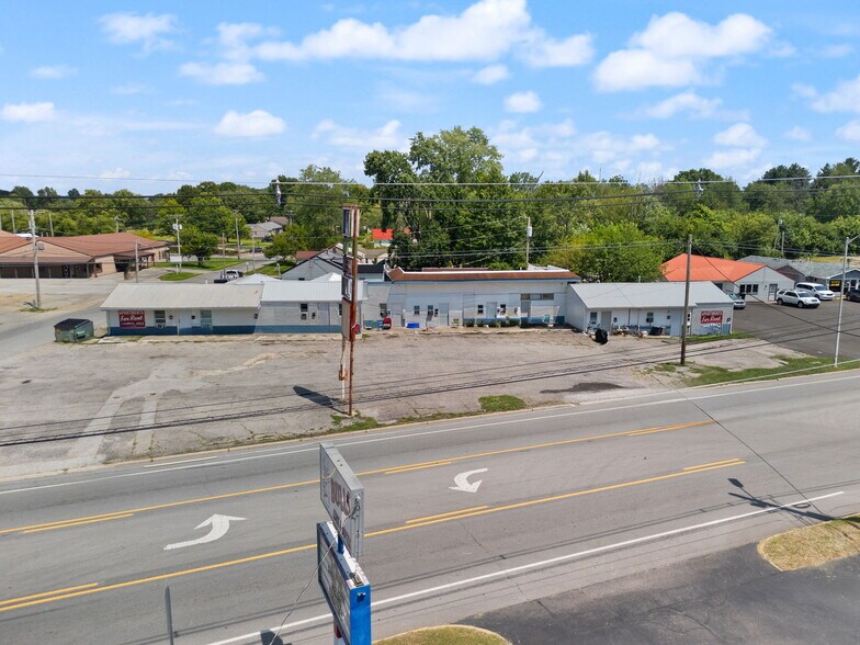 More Photos Of 513-525 N Gardner St, Scottsburg Storefront For Sale