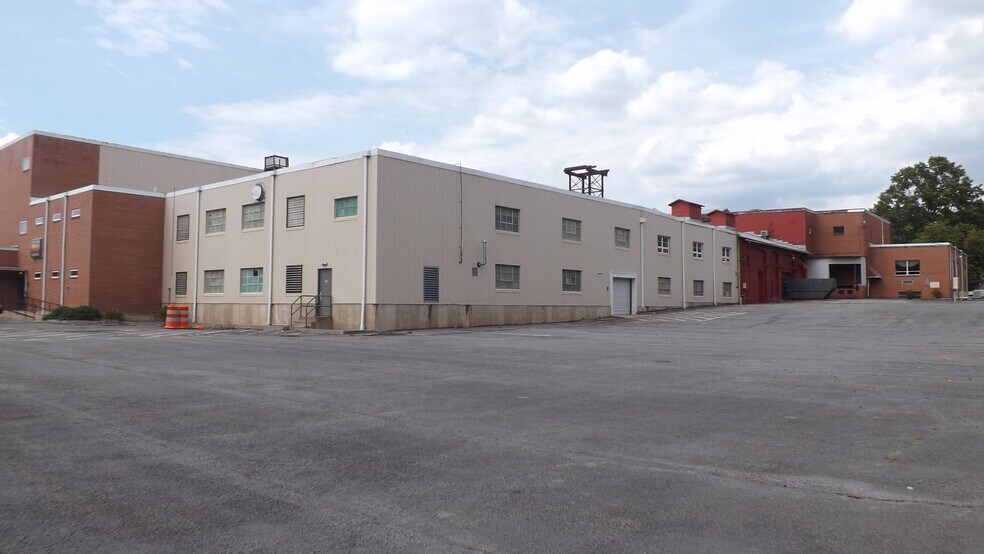 More Photos Of 700 Hepburn St, Milton Showroom For Lease