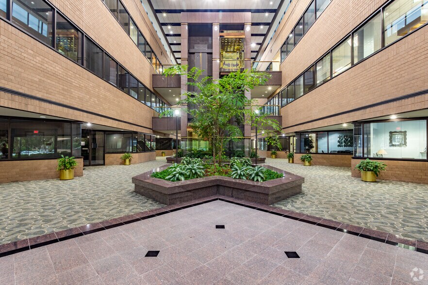 More Photos Of 10800 Midlothian Tpke, North Chesterfield Office For Lease