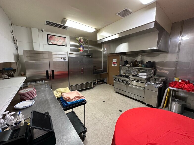 More Photos Of 3900 Davis St W, Dallas Flex For Sale