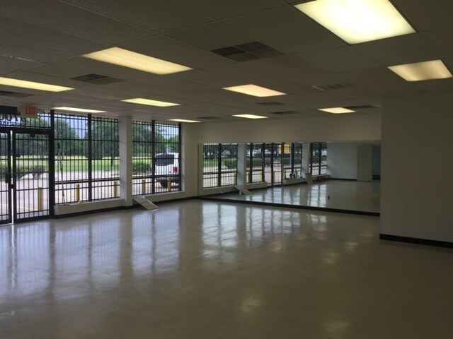 More Photos Of 9700 Almeda Genoa Rd, Houston Flex For Lease
